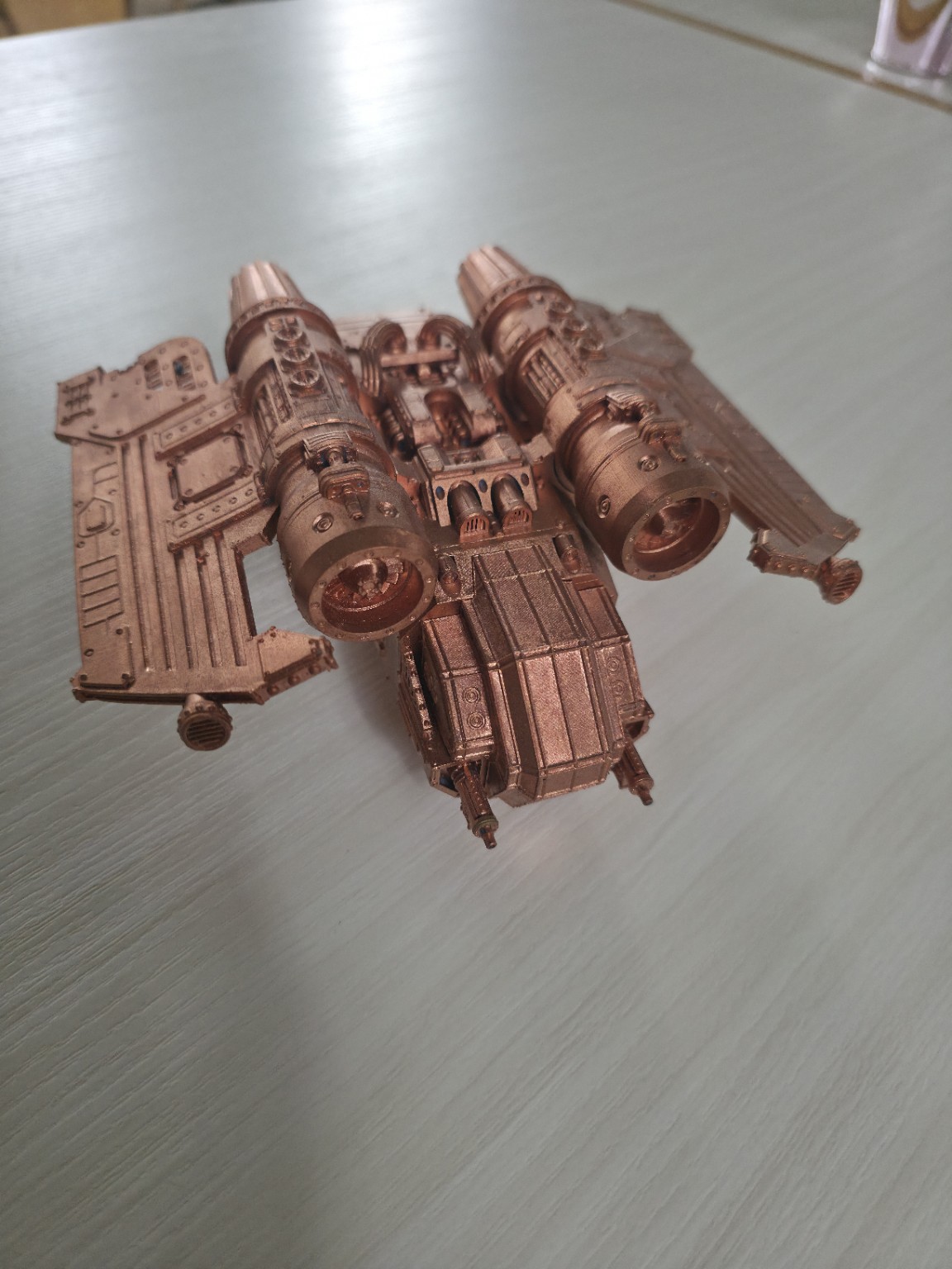 Kupferlackiertes 3D-gedrucktes Modell als Beispiel für Nachbearbeitung